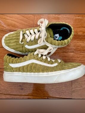 Vans ComfyCush Old Skool Low Top Sneakers Chunky Corduroy Guacamole Green Wmn 7